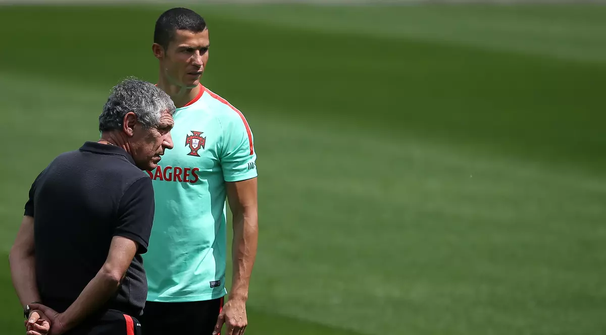 Cristiano Ronaldo, apărat de Fernando Santos: ”El este aici pentru a vorbi despre joc, nu despre lucruri personale sau despre Real Madrid!”