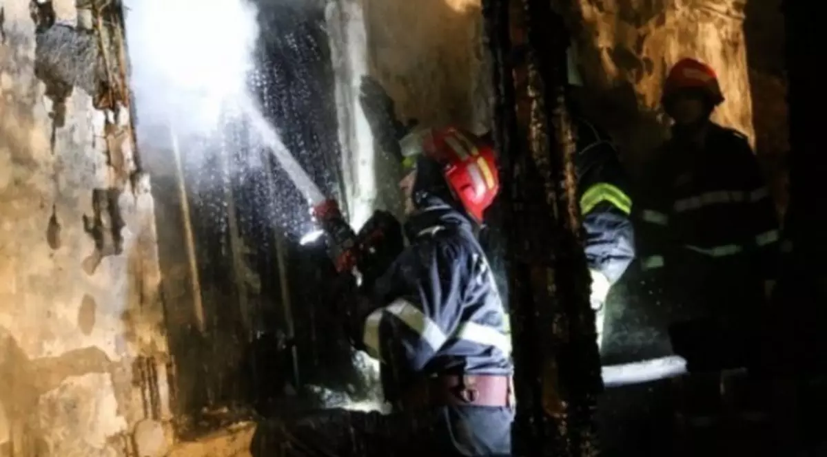 Incendiu la sediul Poliţiei Transporturi din Gara de Nord Bucureşti