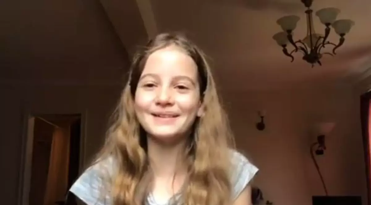 Fetița Monicăi Gabor a primit cadou un câine. Tatăl ei i-a făcut o surpriză de proporții