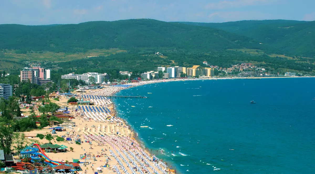 Peste 200.000 de români au mers în vacanță în Bulgaria, în ciuda pandemiei. Românii au reprezentat 40% din turiștii străini în sezonul estival