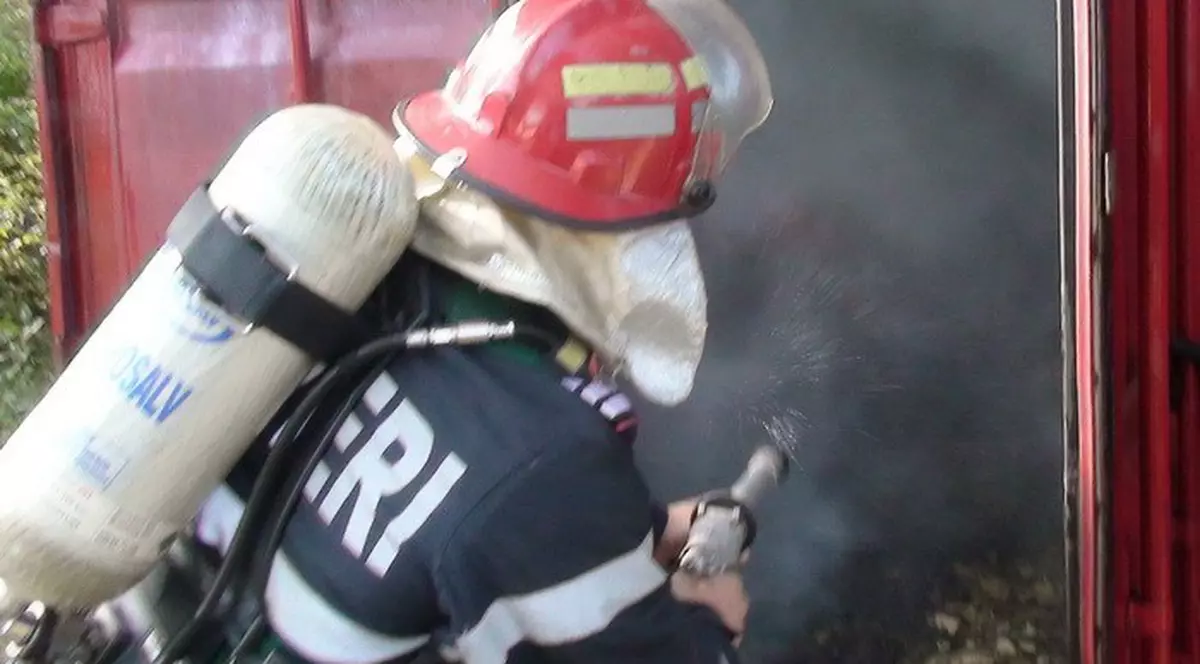 Locomotiva unui tren a luat foc în mers