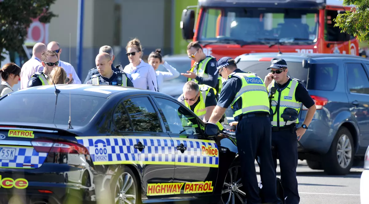 Atac jihadist în Melbourne. Doi bărbați au murit și trei polițiști au fost răniți