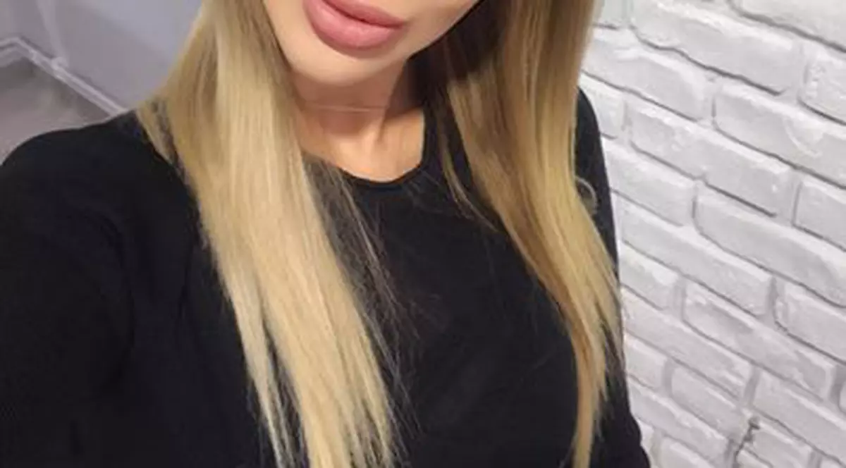 VIDEO EXCLUSIV/ Xonia dezvăluie cine a adoptat-o! ”Îmi văd familia doar o dată pe an”