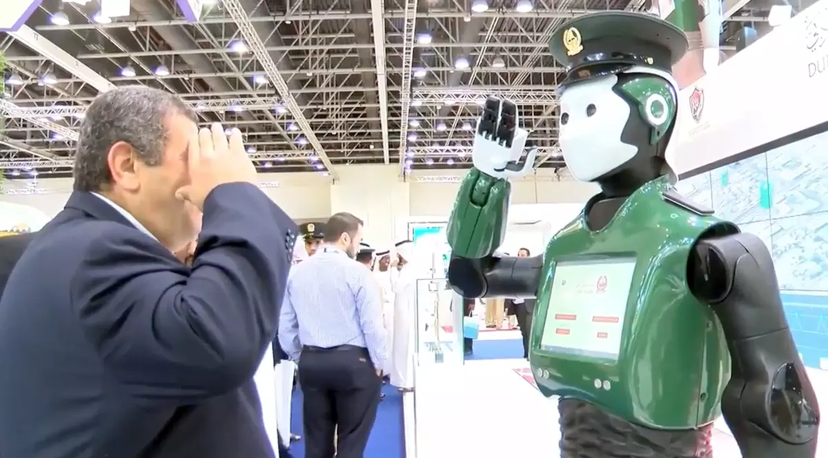 Robo-cop pe străzile din Dubai