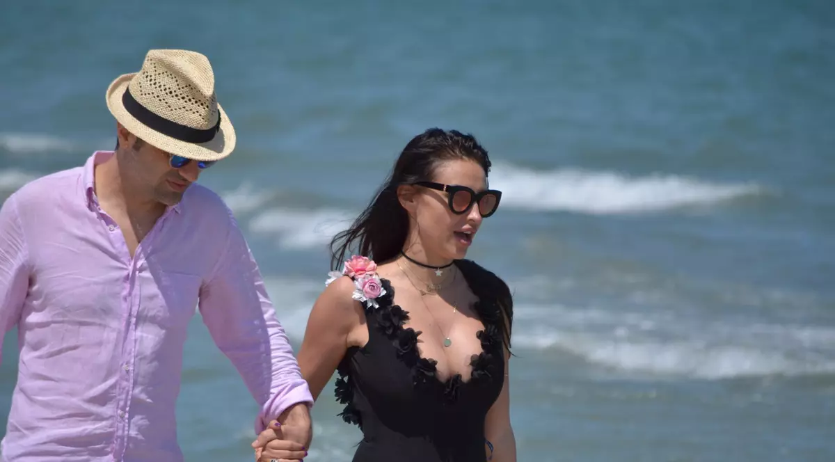 EXCLUSIV. Roxana Blagu este înnebunită după bronz, dar nu și după soare. Nu știe cum să se mai projeze de arsuri