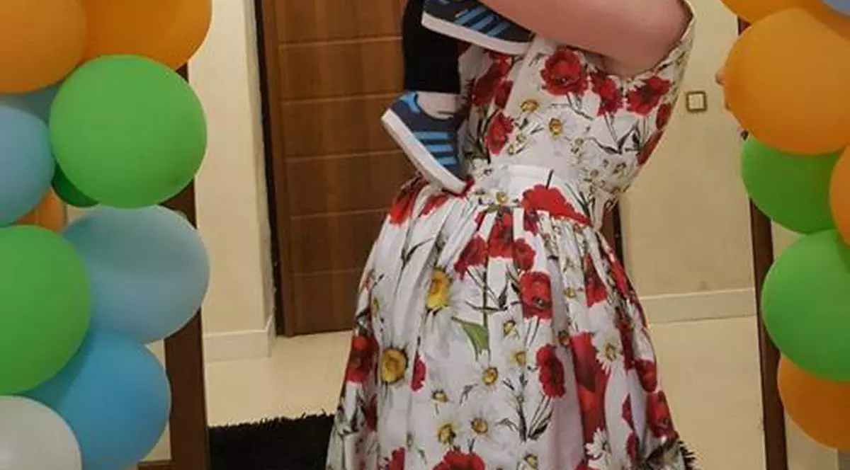 Valentina Pelinel și-a pozat băiețelul în iarbă. Ce mult a crescut Milan Cristian!