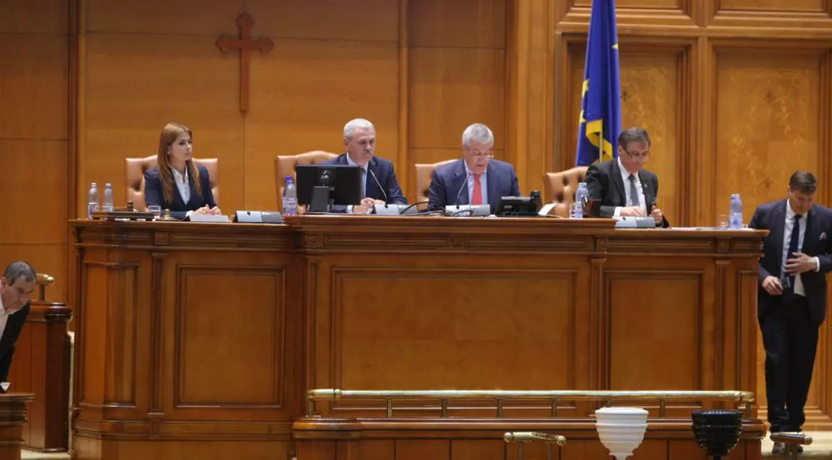 Parlamentarii se întorc din vacanță