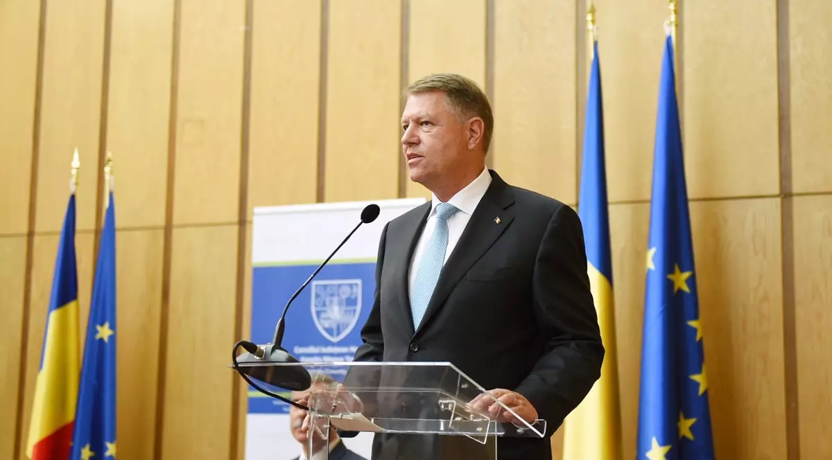 legea care înlocuiește sintagma "conflict de interese" cu "folosirea funcţiei pentru favorizarea unei persoane”