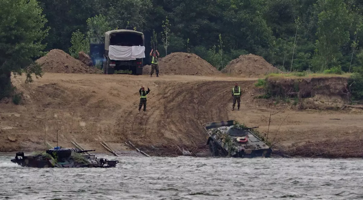 Un TAB s-a scufundat în Dunăre, în timpul unui exercițiu militar al MApN