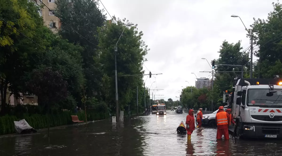 Efort deosebit al Apa Nova și al autorităților pentru depășirea unor ploi istorice