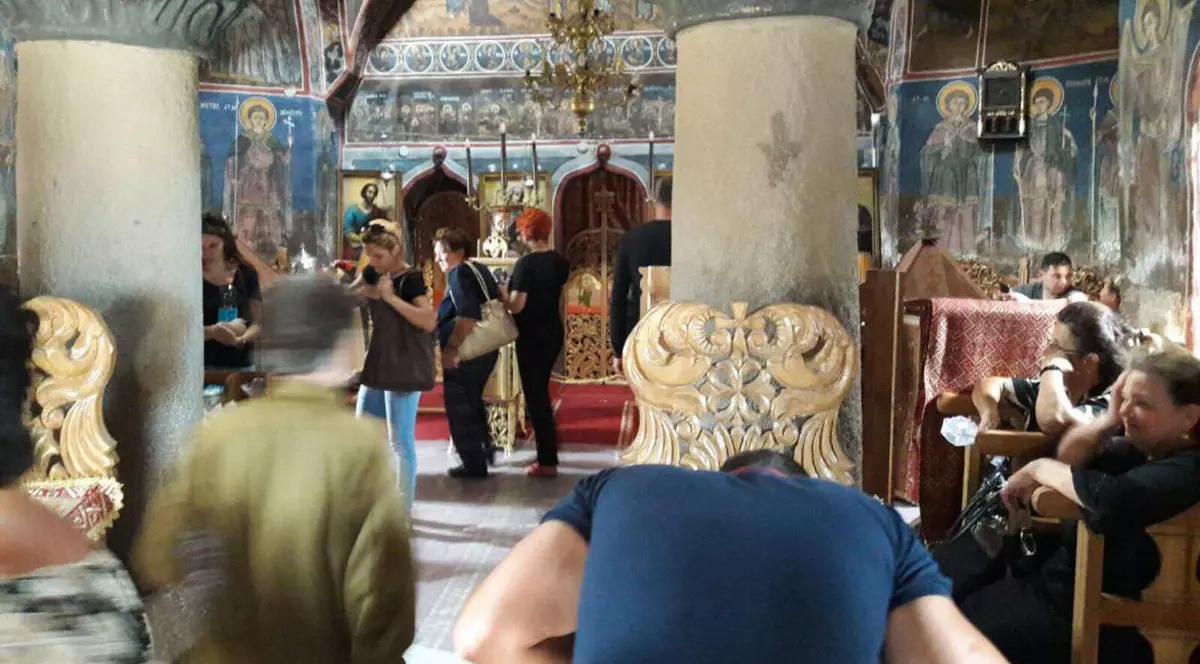 Unul dintre cei cinci preoți a slujit în lacrimi la înmormântarea Denisei Manelista. Ce datorie uriașă simțea că are față de ea | EXCLUSIV