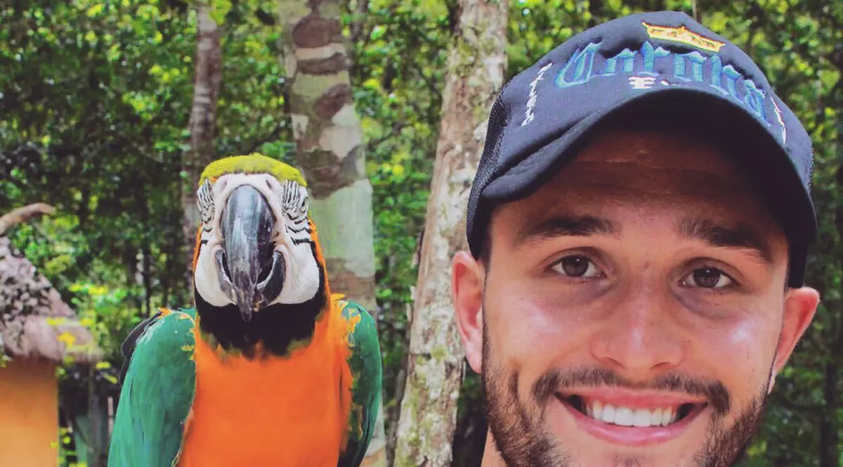 Fotbalistul Florin Andone se distrează cu iubita în vacanța din Mexic