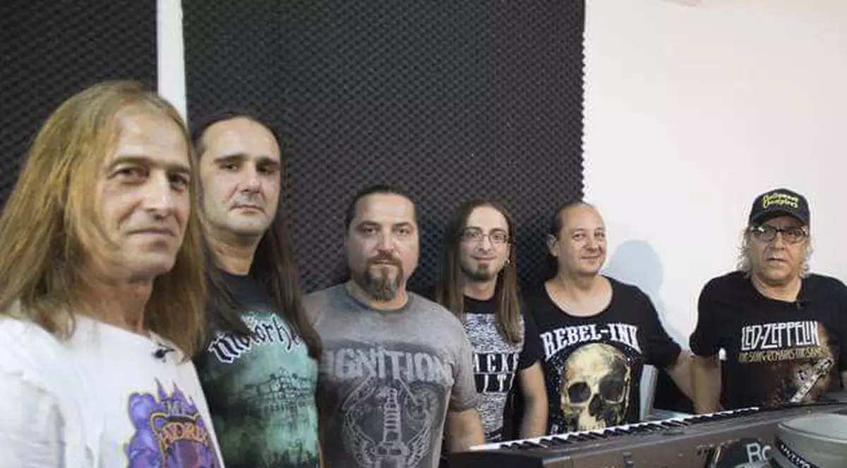 EXCLUSIV/ Prima poză cu noua componență. Iris înflorește pe scenă cu petale noi și frunze vechi!