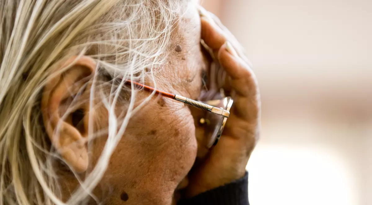 Veniturile vârstnicilor care cresc în minus devin fenomen naţional. Ministerul Muncii recunoaşte că a inventat antipensia