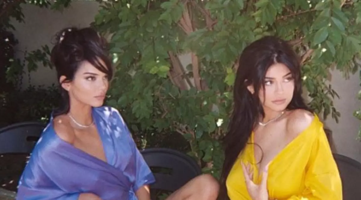 Kylie și Kendall Jenner au înfuriat vedetele. Cea mai controversată decizie a mezinelor familiei Kardashian