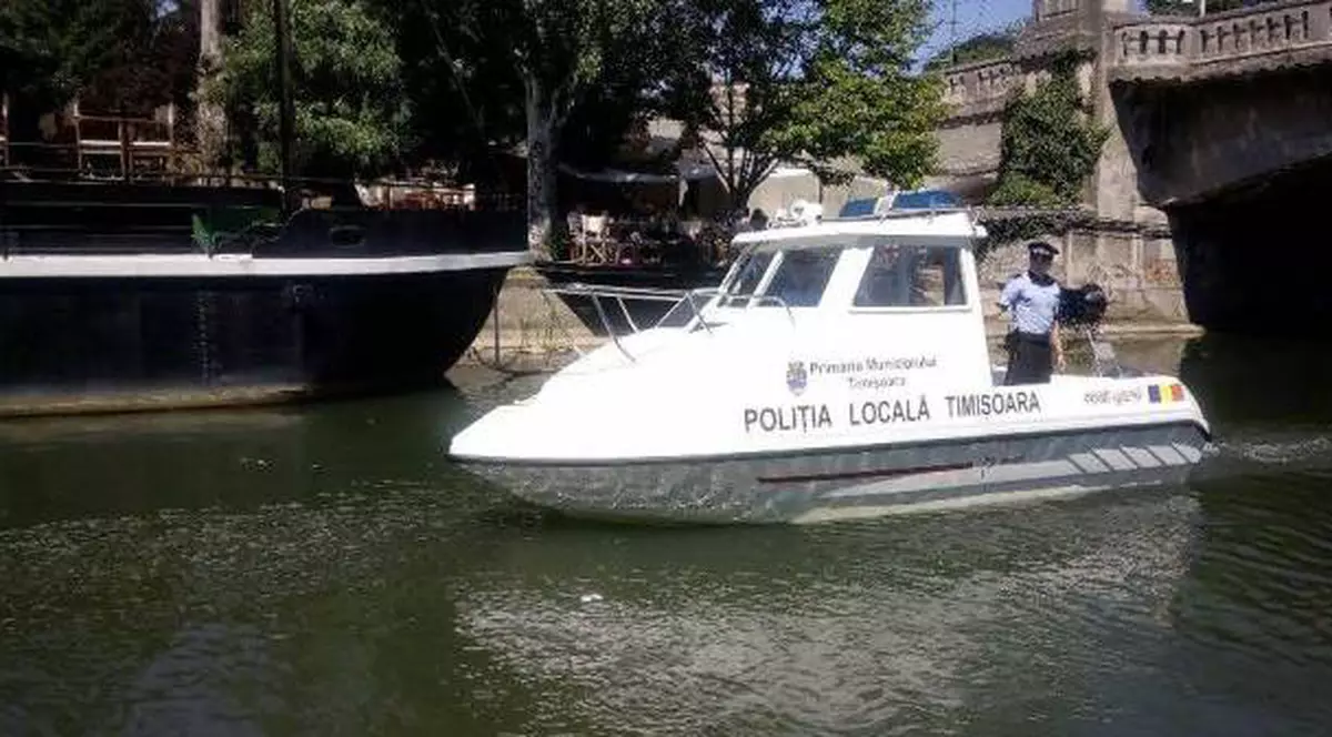 Poliția Locală patrulează cu șalupa, la Timișoara