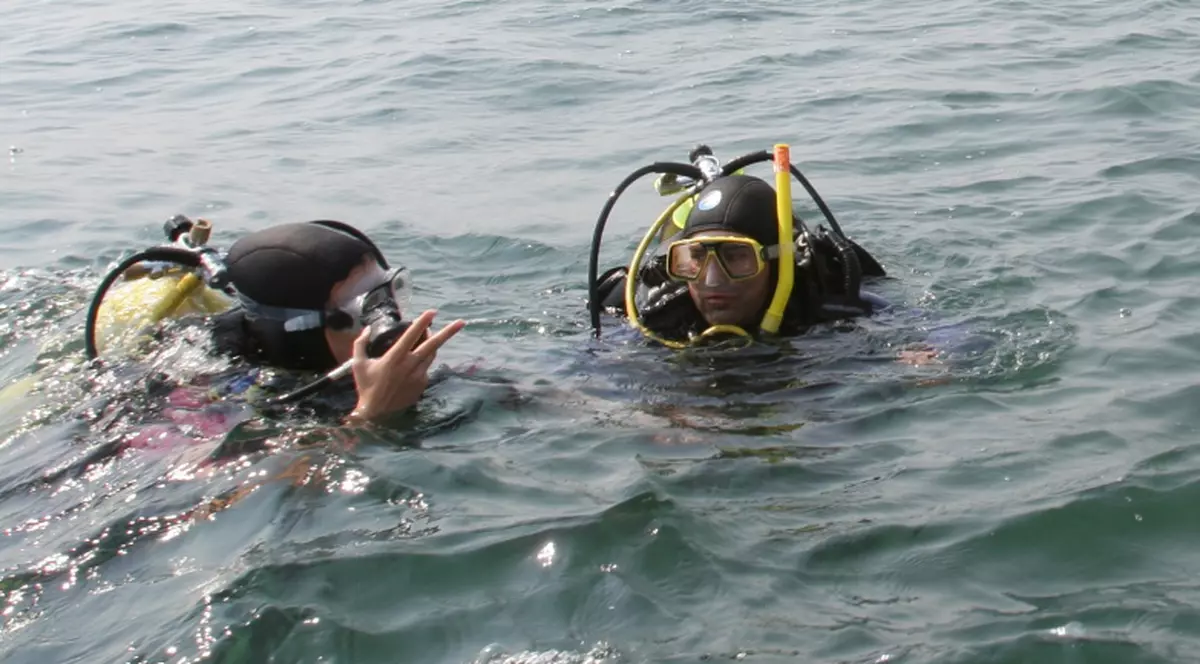 Un adolescent este căutat de scafandri în Vadu