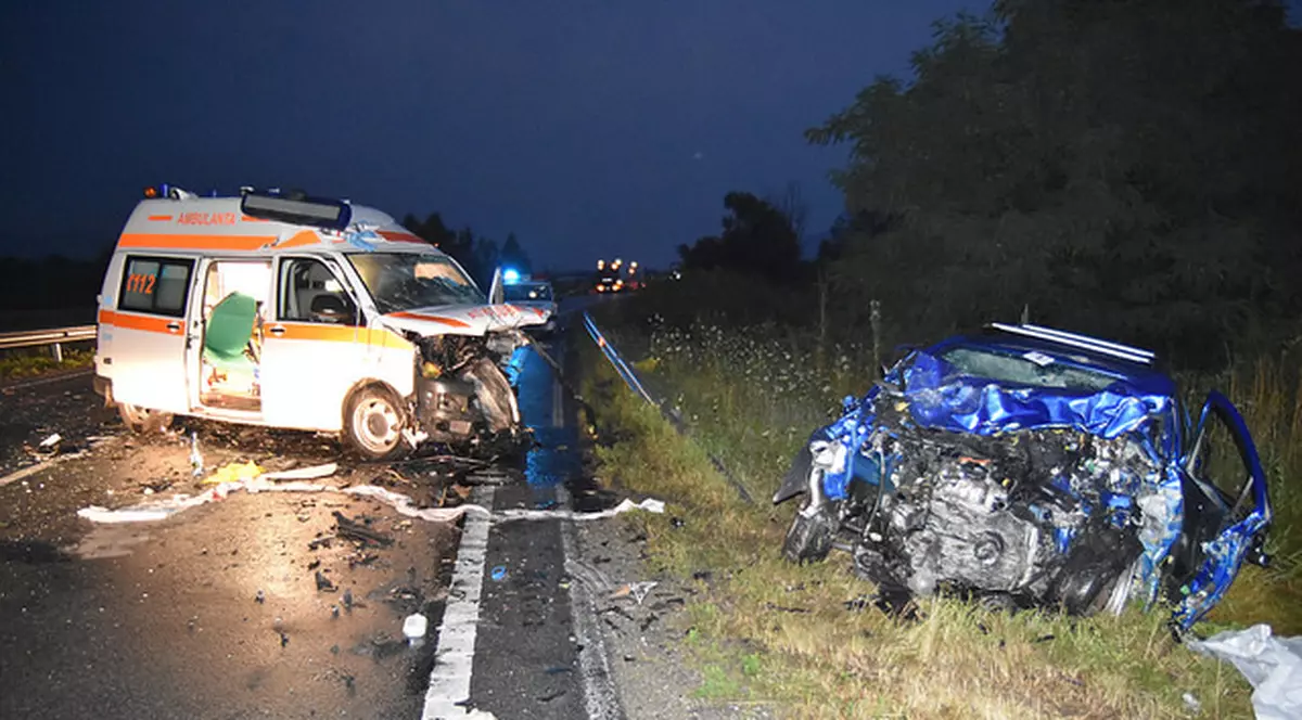 accident cu ambulanța în apropiere de Caransebeș