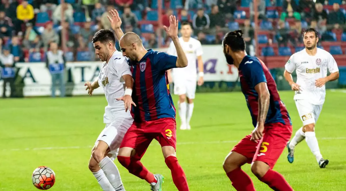 Antrenorul Dan Petrescu l-a dat afară pe Sasa Balic, anunță prosport.ro! Fundașul era unul dintre jucătorii aduși la CFR Cluj în această vară, dar înainte de numirea ”Bursucului”.