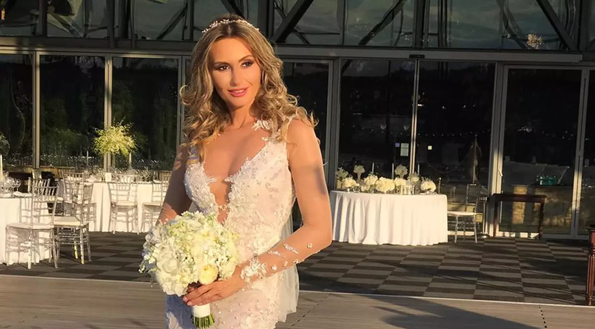 EXCLUSIV/ Crina Abrudan a avut o nuntă intimă, unde a strâns peste 25.000 de euro. Mireasa a dansat de toți banii