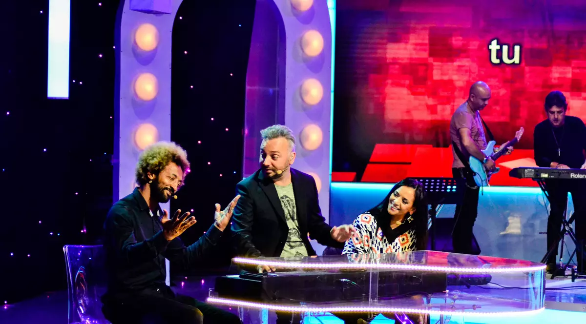 Duelul pianelor, în căutarea celor mai talentaţi interpreţi de karaoke