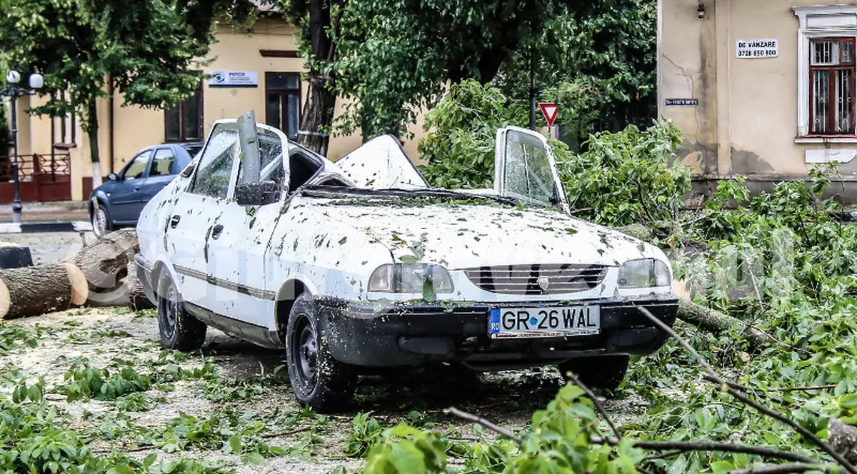 Pagube după furtună în București