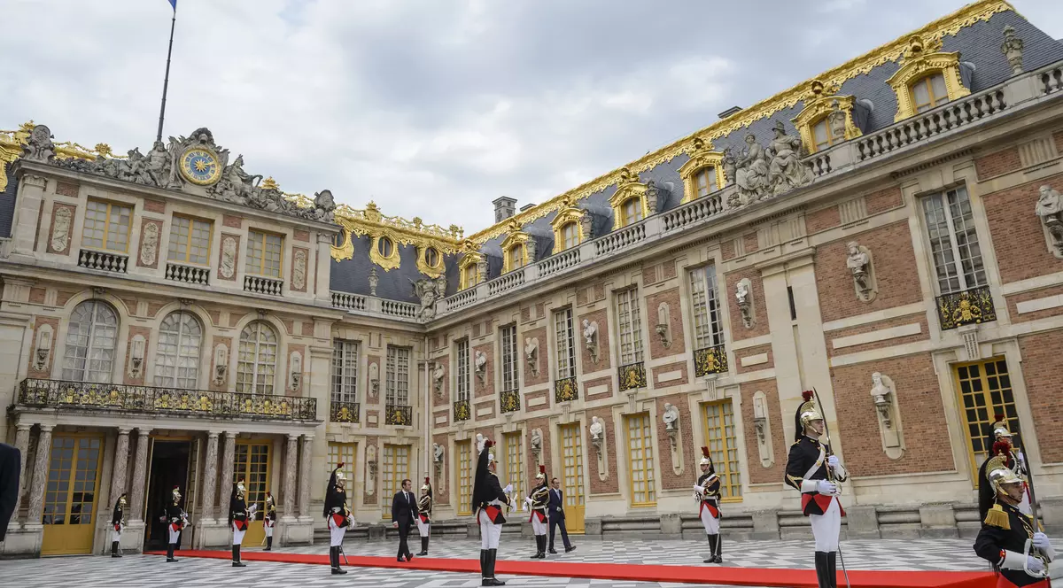 Palatul Versailles se redeschide de sâmbătă pentru public. “Am spălat geamurile, am şters de praf candelabrele şi torţele. Condiţiile sunt excelente”