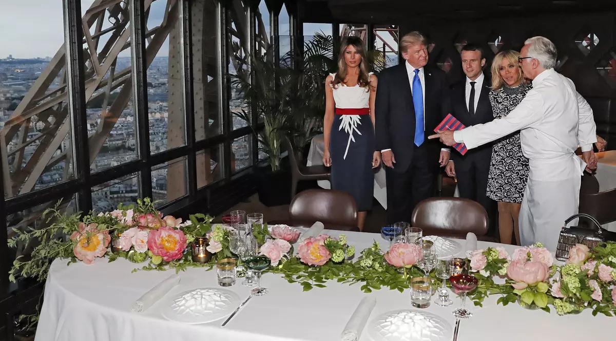 FOTO | Cuplurile Macron și Trump au luat cina la înălțime, într-un restaurant aflat la etajul doi al Turnului Eiffel
