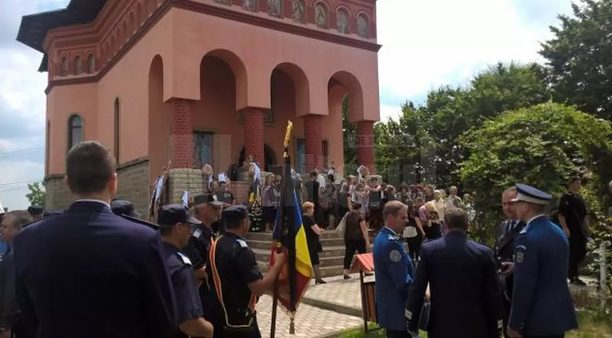 FOTO&VIDEO/ Polițistul omorât în Gara Burdujeni, condus pe ultimul drum