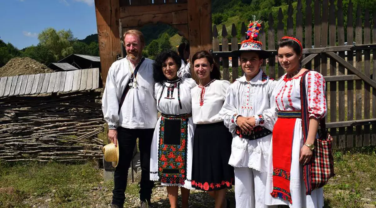 irlandezul care iubește nunta tradițională din Maramureș