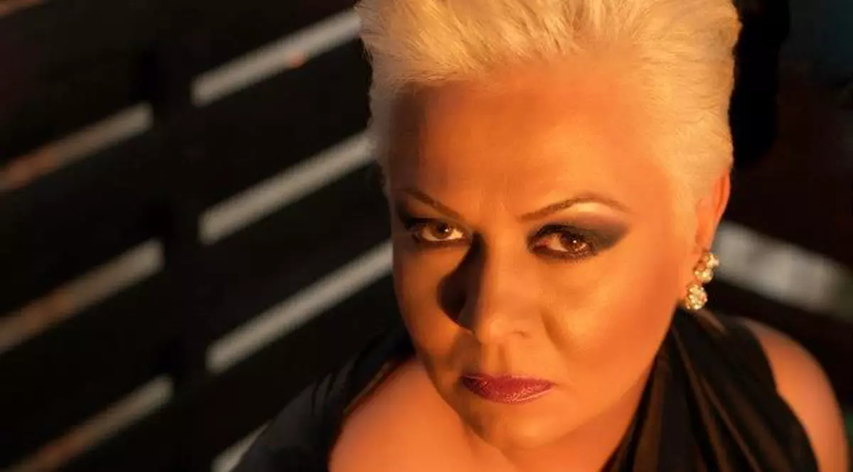 Cum se simte Monica Anghel după operație. "Merg destul de greu"