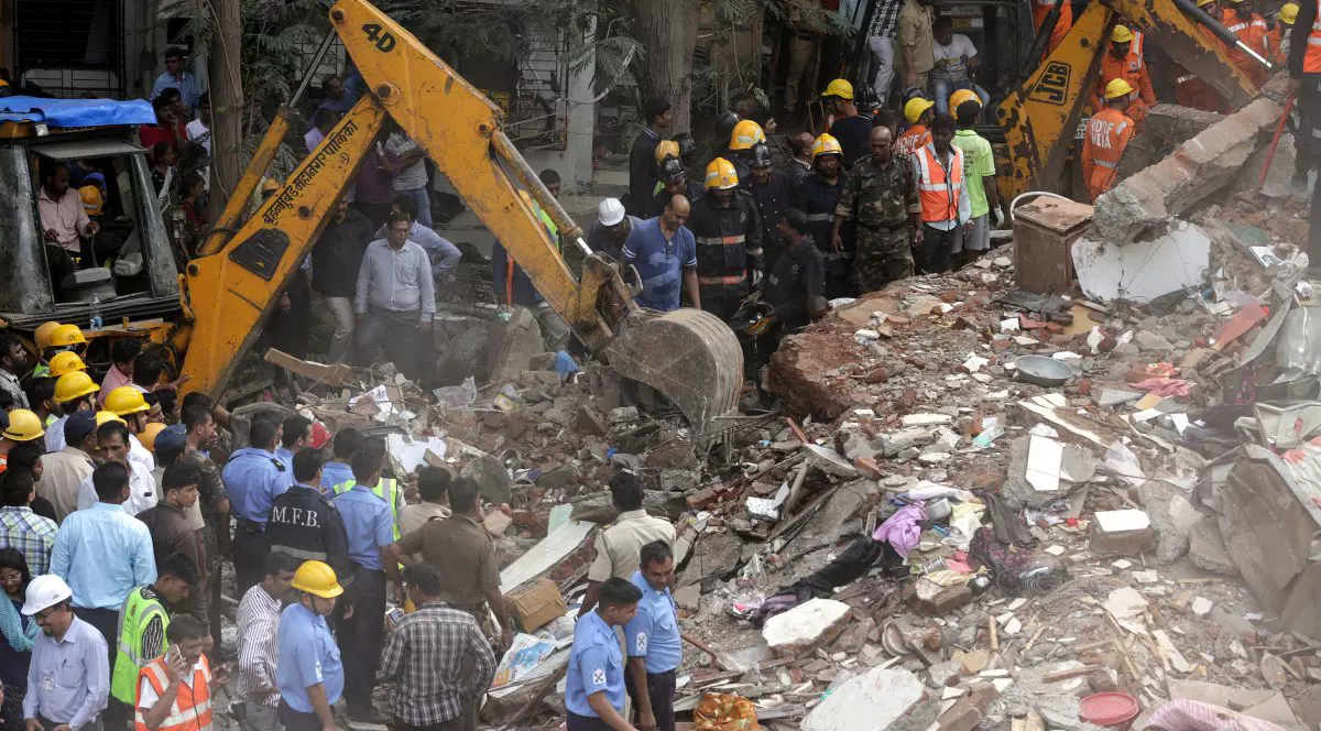 Clădire prăbușită în Mumbai. Cel puțin 7 persoane au murit și alte zeci sunt dispărute
