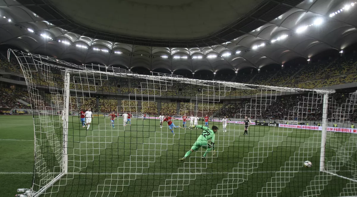 Liga 1, etapa 1: FCSB - FC Voluntari 2-1. Salvați de puștiul Dennis Man, în ultimul minut. Pe Arena Națională au fost 10.000 de spectatori. Reacții / LIVETEXT