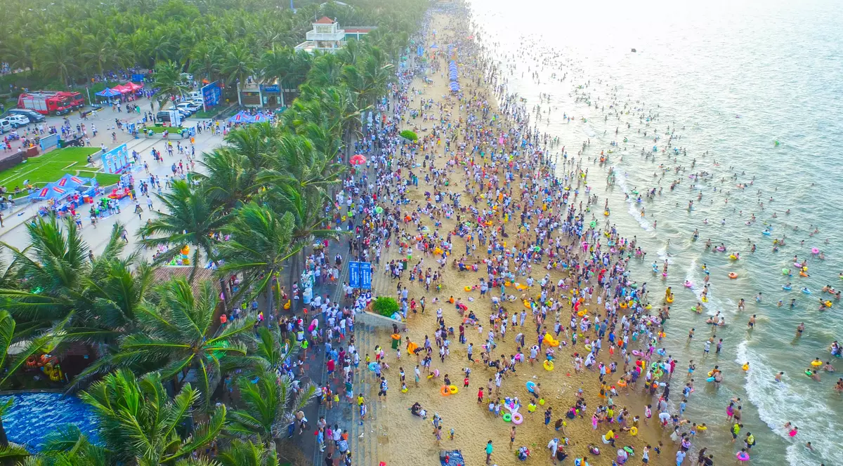 Cum arată o plajă din China pe caniculă