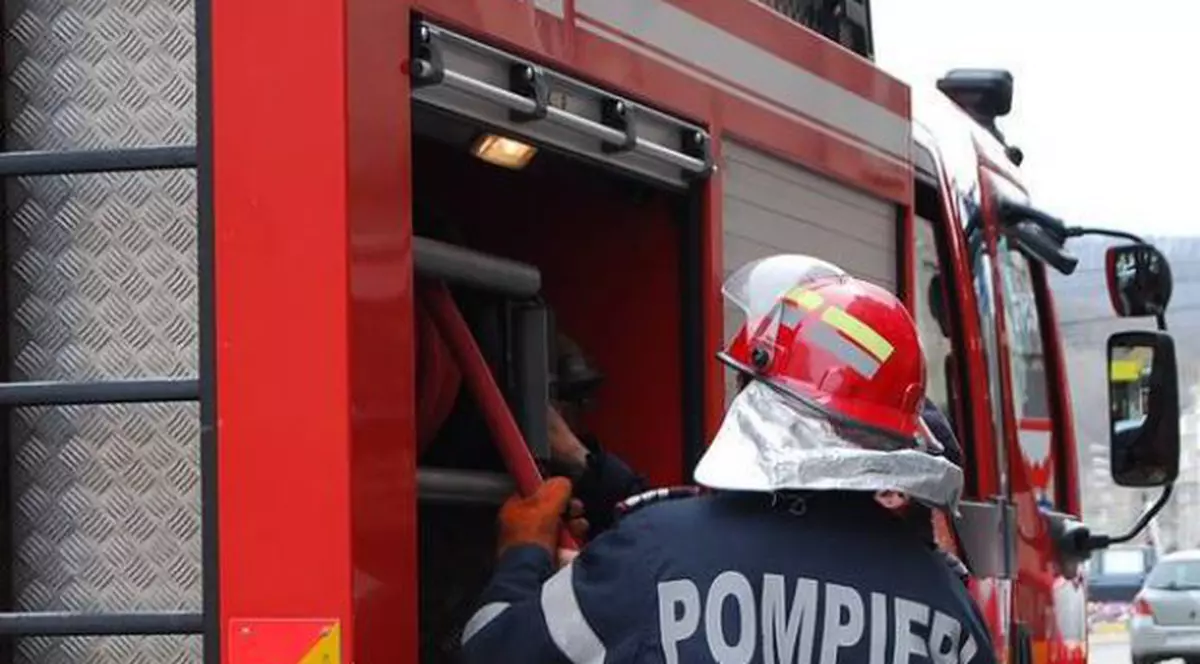 Pompierii au intervenit în 2.255 situaţii de urgenţă în Ajun şi în prima zi de Crăciun