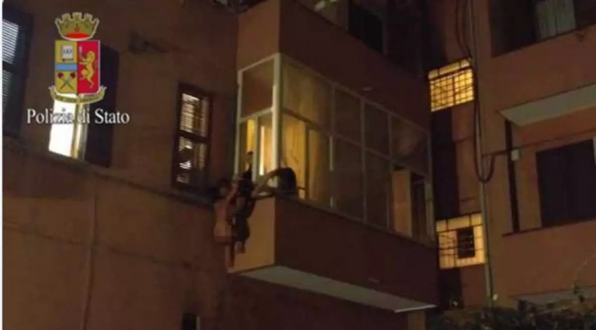 O româncă, prostituată la Roma, a sărit goală de la balcon, după ce a fost agresată de un client. FOTO