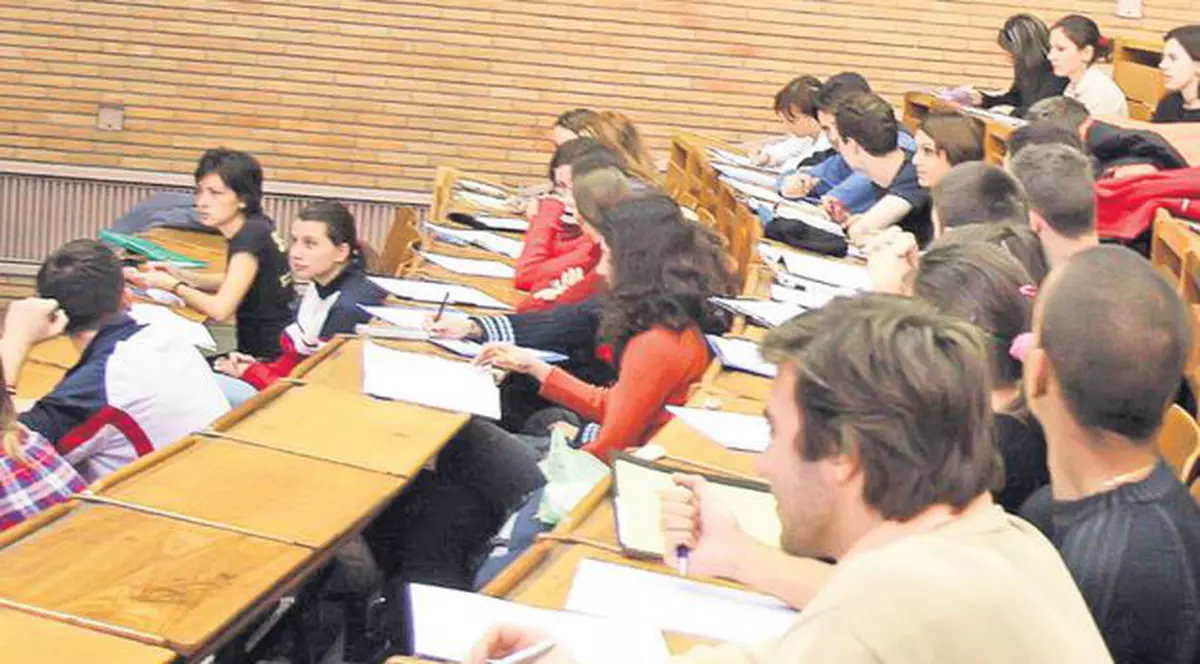 Ministerul Educației, pentru Libertatea: Bursele studenților se acordă și pe perioada vacanței de vară