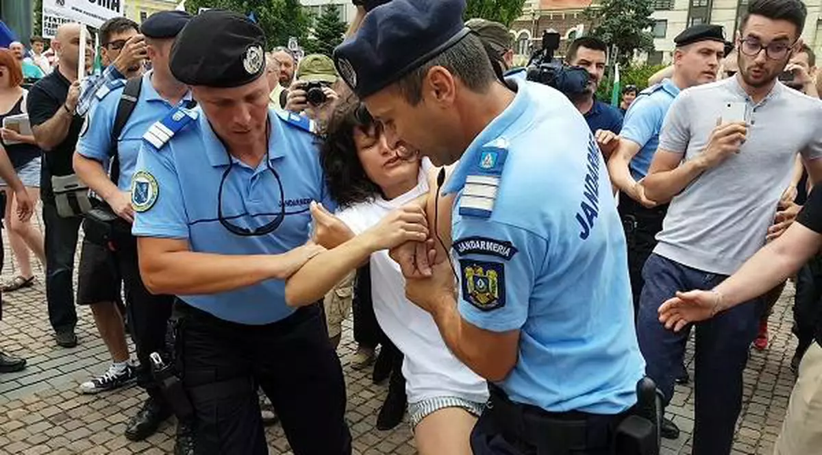 USR vrea să schimbe Legea adunărilor publice