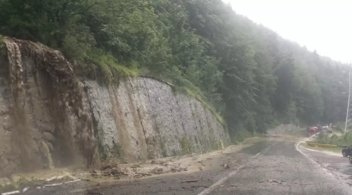 Traficul este blocat pe DN 1A