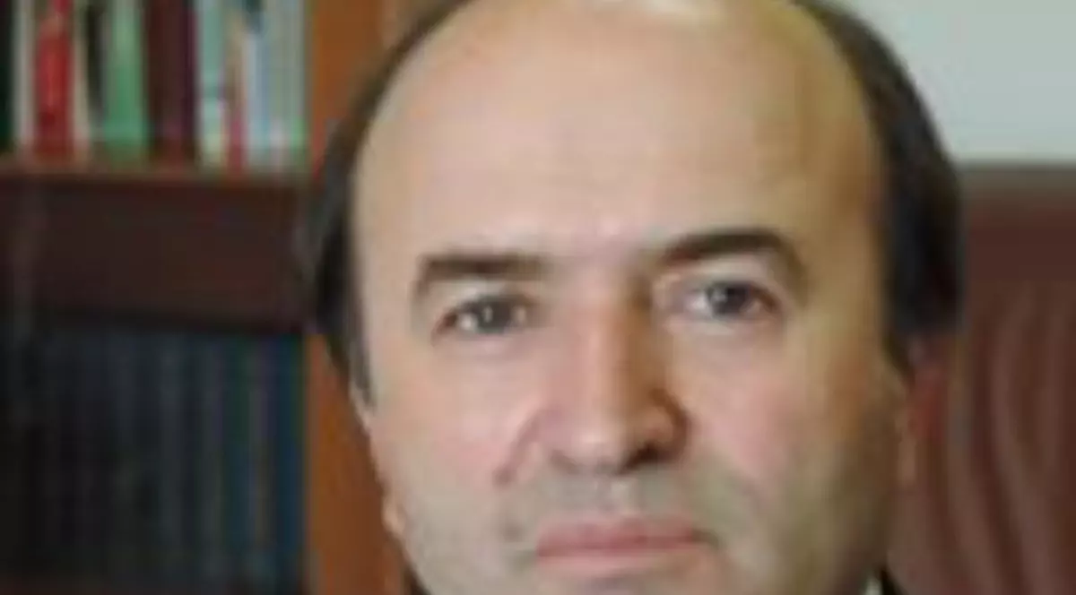 Tudorel Toader: Decizia lui Puiu Popoviciu de a se preda trebuie privită cu prudență