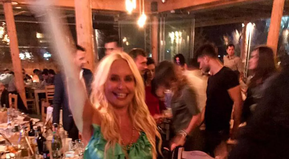 Vica Blochina face furori la malul mării după ce şi-a mărit posteriorul. Cum s-a pozat vedeta