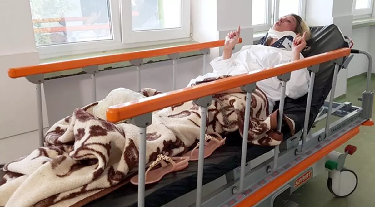 tanara agresata de rromi