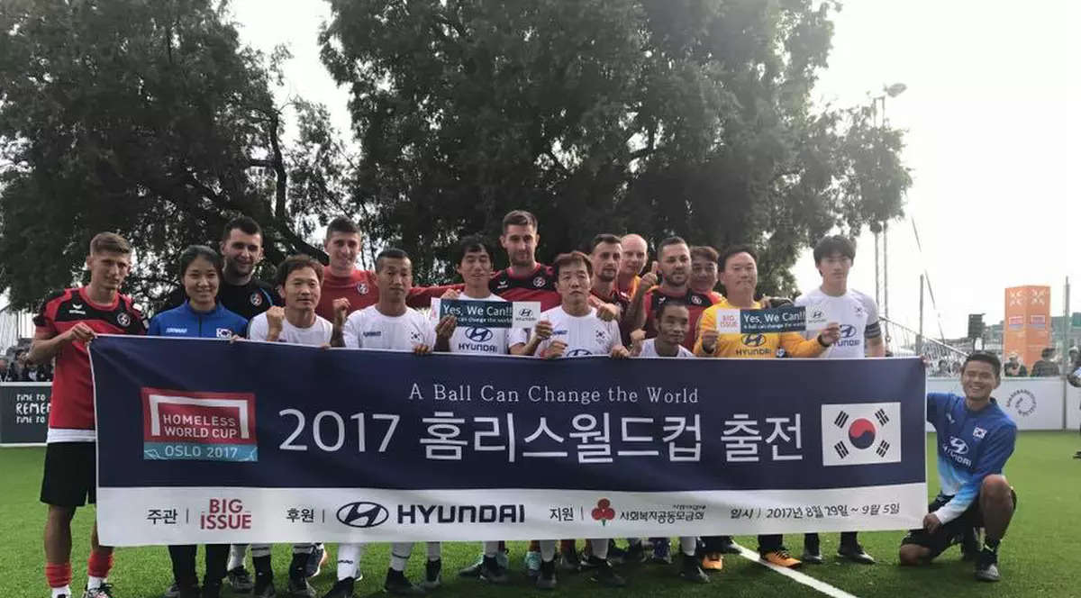 La Campionatul Mondial al oamenilor străzii, homleșii noștri au bătut Germania cu 8-1 și Italia cu 7-1! Au terminat pe locul 11