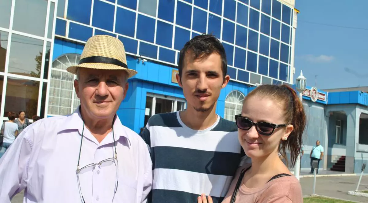 Cu bunicul la interviul de angajare