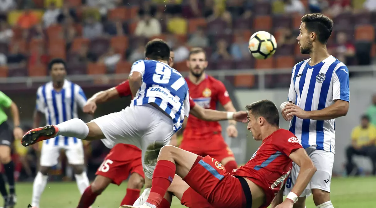 Ionut Larie si Andrei Sin in meciul de fotbal dintre FC Steaua Bucuresti si CSM Politehnica Iasi, contand pentru Liga 1 Betano si desfasurat pe Arena Nationala din Bucuresti, miercuri 9 august 2017. Razvan Pasarica/SPORT PICTURES