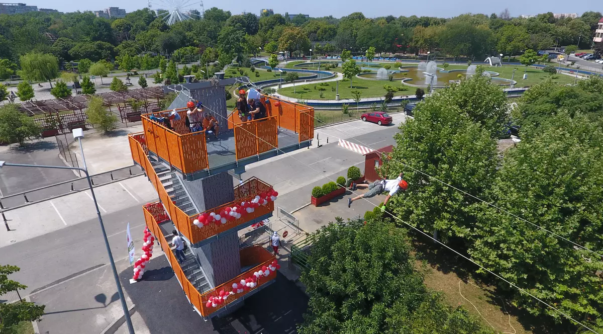 Cea mai mare tiroliană din București, în Parcul Orășelul Copiilor. Acces gratuit weekendul acesta