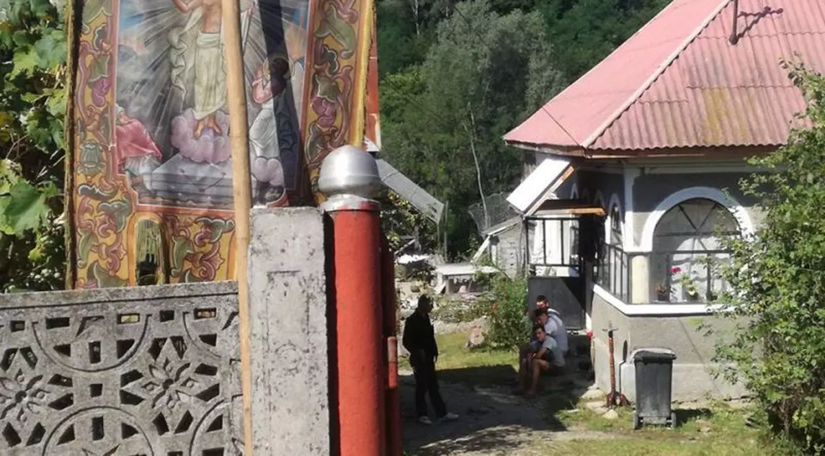 Copil electrocutat în Dâmbovița. Băiețelul s-a stins la 11 ani, după ce a vrut să aprindă un bec