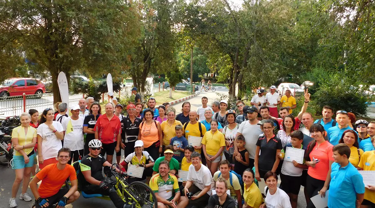 Cicloturism la Potlogi. 90 de bicicliști au parcurs traseul Bolintin Vale - Potlogi, 65 de kilometri / GALERIE FOTO