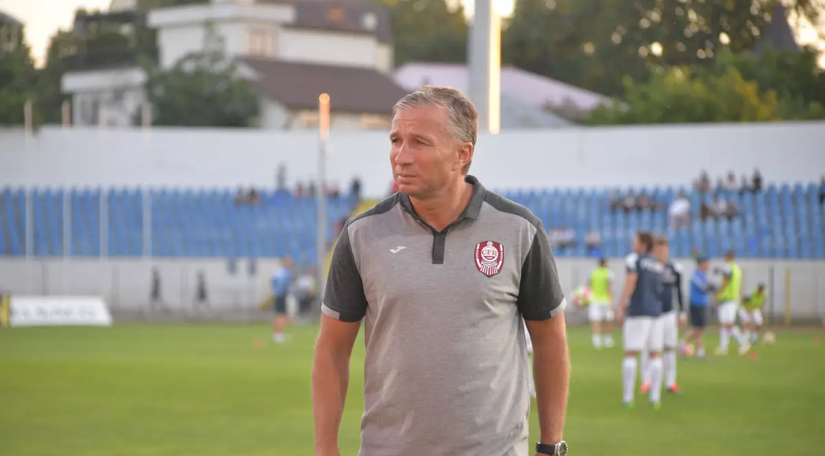 Dan Petrescu in meciul de fotbal dintre FC Botosani si CFR Cluj din etapa 1 a Ligii 1 Orange, disputat pe stadionul Municipal din Botosani, luni 17 iulie 2017. IONUT TABULTOC / Sport Pictures