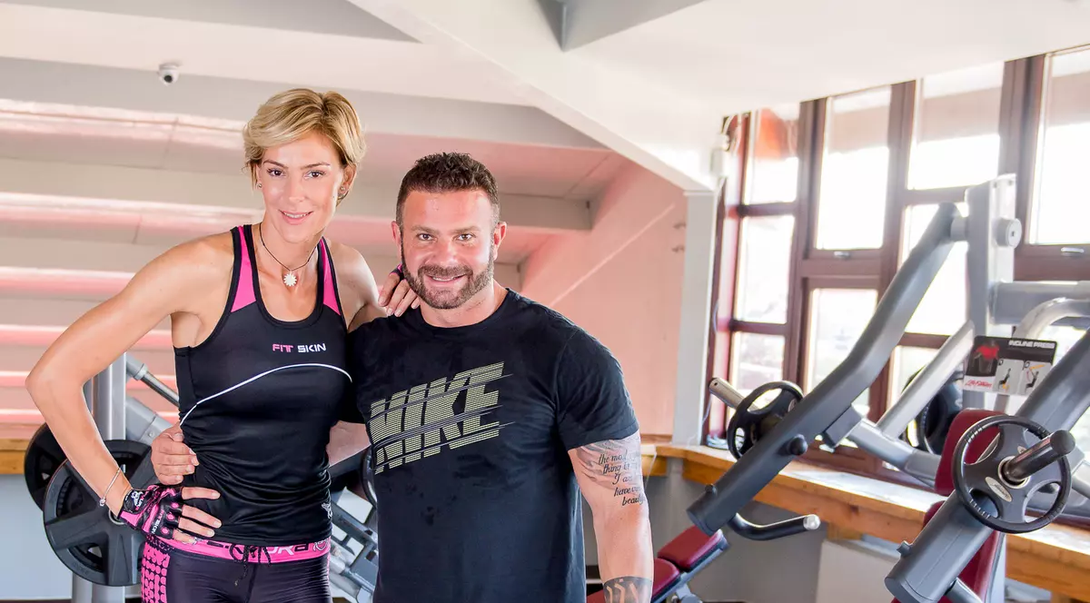 Roxana Ciuhulescu trage de haltere și de gantere!